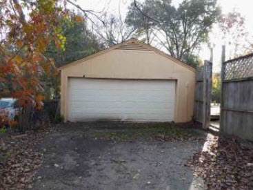 Detached garage 